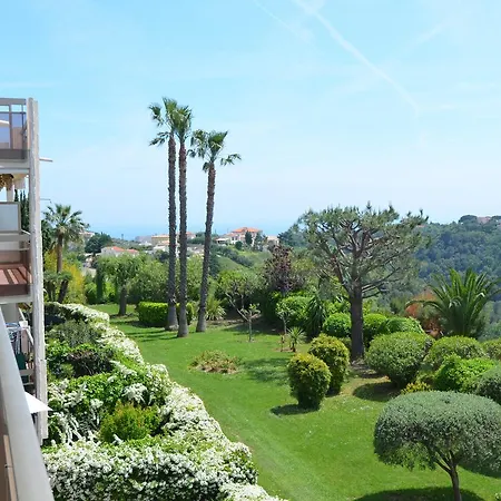 6 Personnes Avec Terrasse Et Piscine Quartier Fabron A * Nice