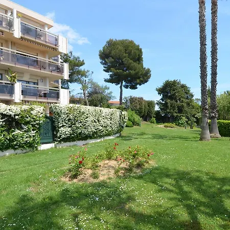 6 Personnes Avec Terrasse Et Piscine Quartier Fabron A Apartment *