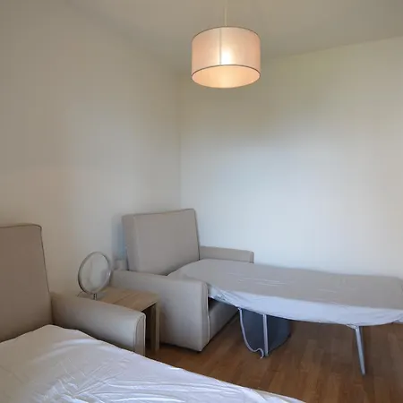 6 Personnes Avec Terrasse Et Piscine Quartier Fabron A *
