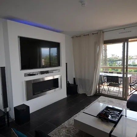 Apartment 6 Personnes Avec Terrasse Et Piscine Quartier Fabron A Nice
