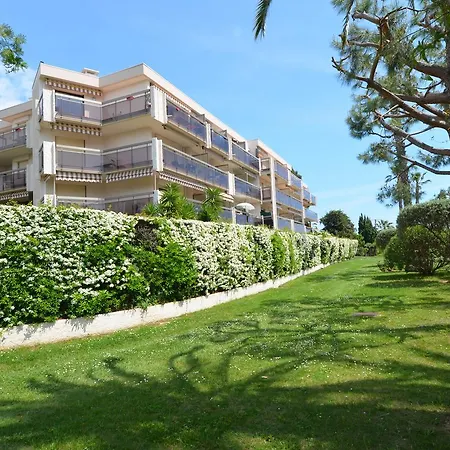 6 Personnes Avec Terrasse Et Piscine Quartier Fabron A Apartment